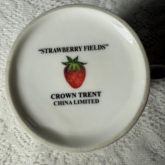 CROWN TRENT Strawberry Fields 12 OZ Mug - Strawberries, Bone China, No Trim - Picture 4 of 4